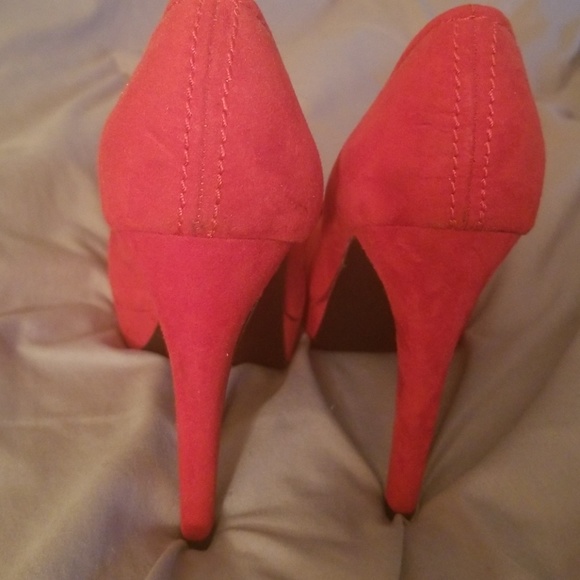 Red Heels - Picture 3 of 4